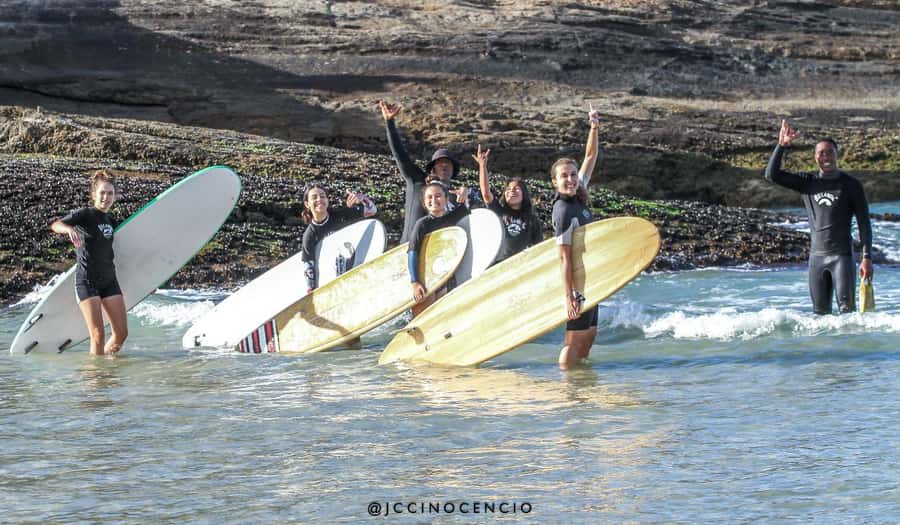 Surf lessons with local instructors in Copacabana/ipanema! - Starting on the sand before entering the sea
