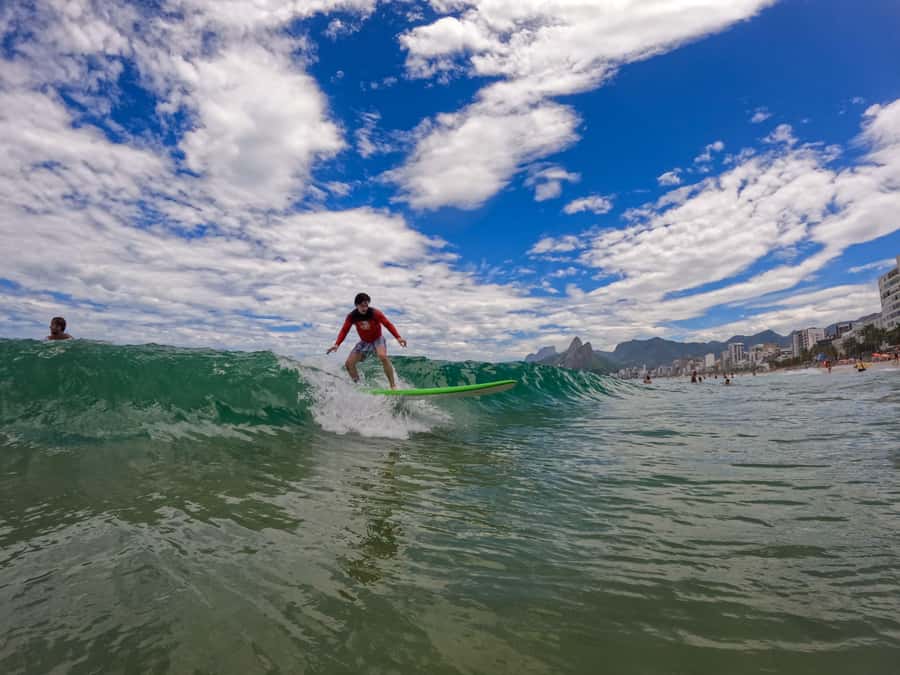 Surf lessons with local instructors in Copacabana/ipanema! - Learning to reach the outside safely