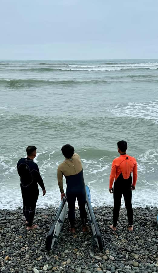 Surfing experience in Lima - A multilingual lesson for mixed-language groups