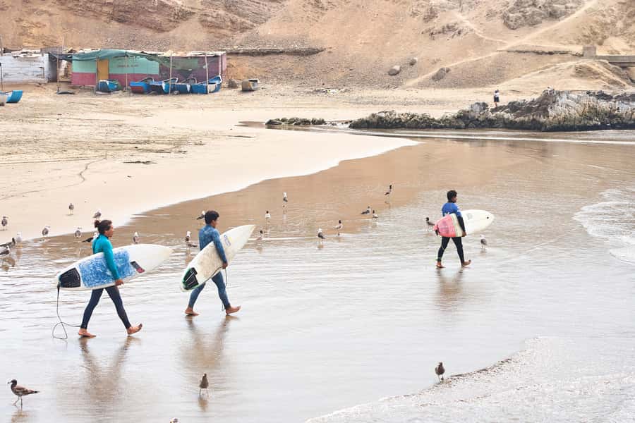 Surfing experience in Lima - What happens during the 90-minute lesson