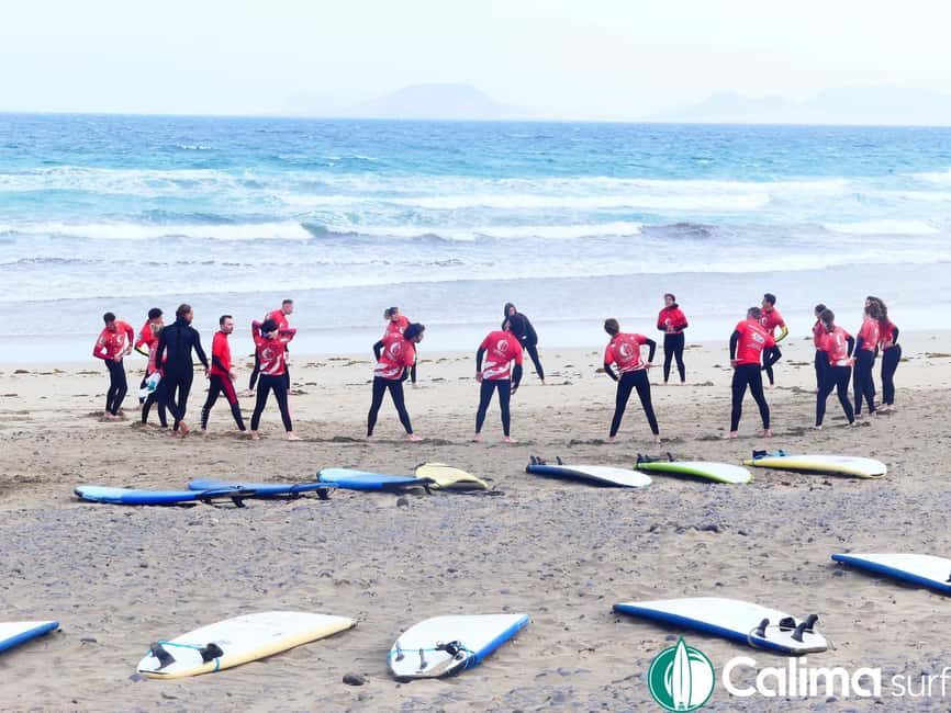 Surfing in Famara: 2 hours of pure excitement and nature - Small groups and the value of close instruction