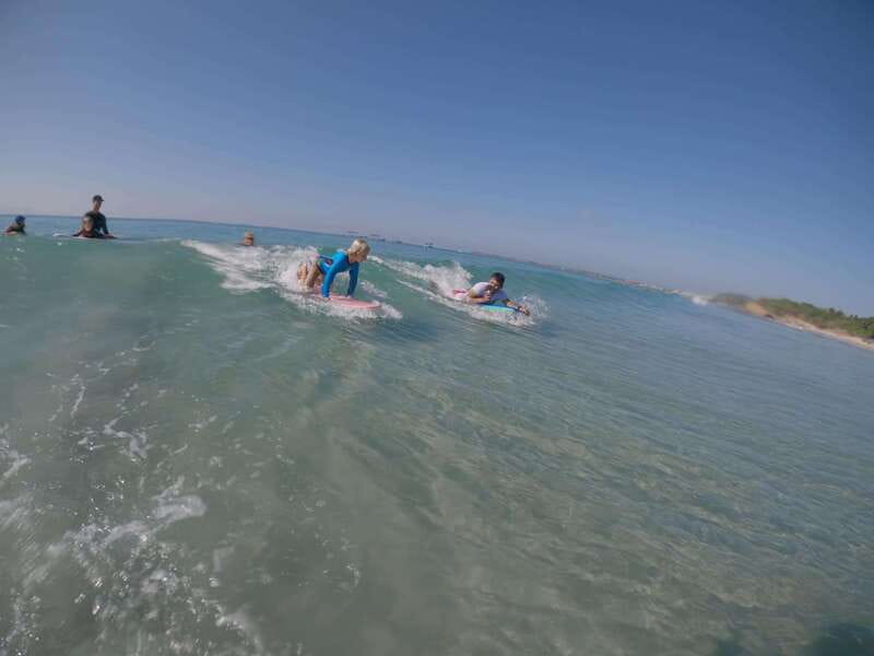 Surfing on the north of the bay - Two hours to practice in the water