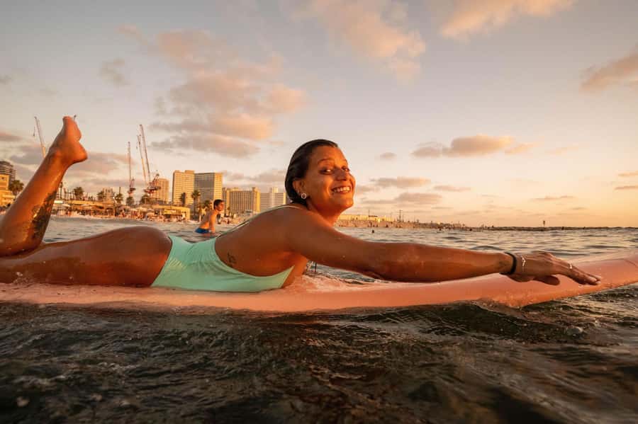 Tel Aviv: Professional Surfing Lessons at Beach Club TLV - What the $50 price really includes