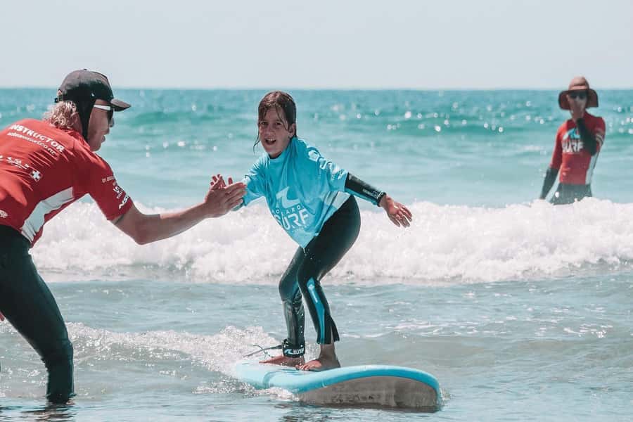 Tel Aviv: Professional Surfing Lessons at Beach Club TLV - Meeting your instructor and getting ready