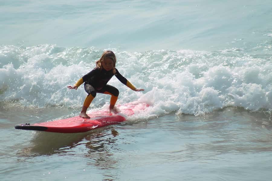 Tel Aviv: Professional Surfing Lessons at Beach Club TLV - The one-hour limit and what to expect