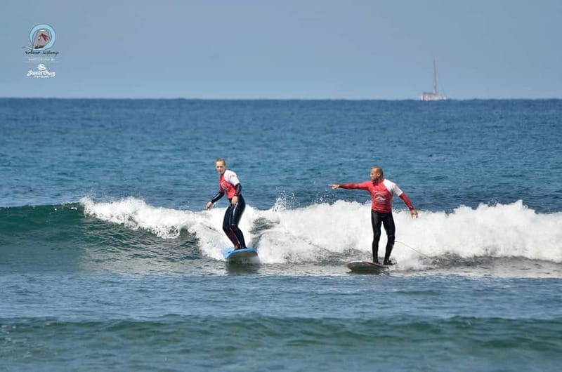 Tenerife : clases de surf para principiantes y intermedios - From the school to the water
