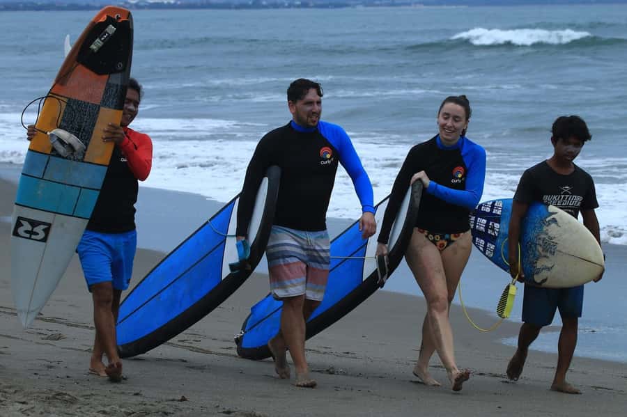 ULUWATU SURFING LESSON FOR ALL LEVELS - Private coaching or a group of five